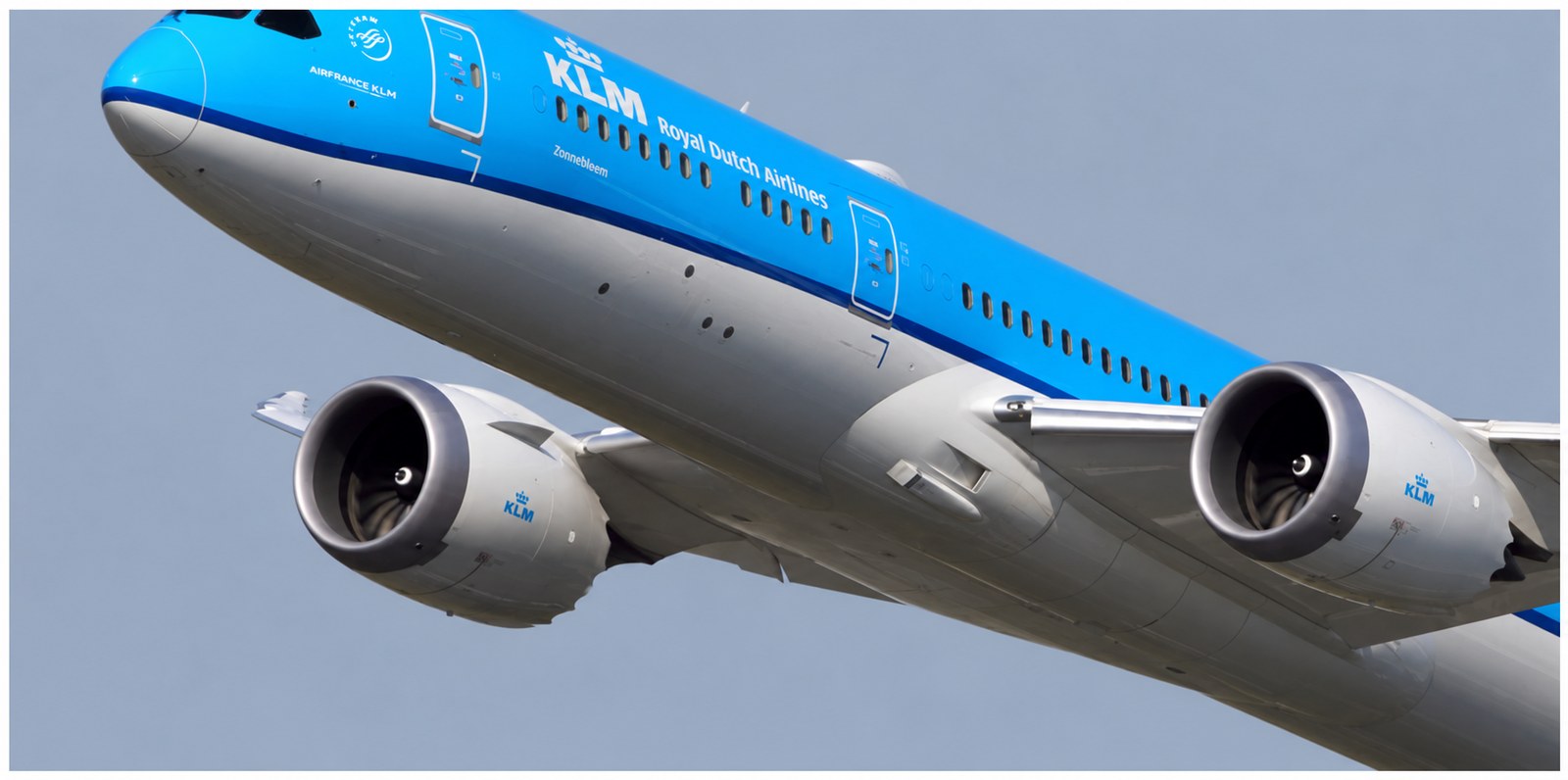 KLM Boeing 787 in flight, wing and engines in view
